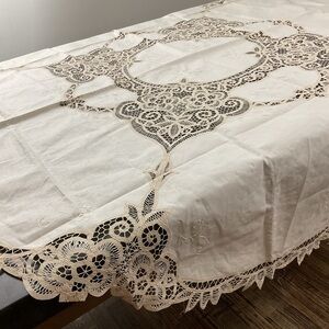 Vintage 70s embroidered battenburg lace oval tablecloth 68” x 65.5” + 8 napkins